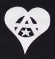 Zum Fairtrade T-Shirt "Anarchie Herz" für 19,45 € gehen.