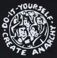 Zum T-Shirt "do it yourself - create anarchy" für 15,00 € gehen.