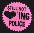 Zum T-Shirt "Still not loving Police! (pink)" für 15,00 € gehen.