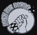 Zum tailliertes T-Shirt "Brew not Bombs" für 14,00 € gehen.