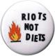 Zur Artikelseite von "Riots not diets", 50mm Button für 1,40 €