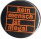Zur Artikelseite von "kein mensch ist illegal (orange/schwarz)", 25mm Magnet-Button für 2,00 €