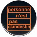 Zur Artikelseite von "personne n´est pas clandestin", 37mm Magnet-Button für 2,50 €
