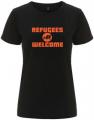 Zur Artikelseite von "Refugees welcome (Quer)", tailliertes Fairtrade T-Shirt für 18,10 €