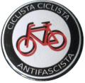 Zum 25mm Button "Ciclista Ciclista Antifascista" für 0,90 € gehen.