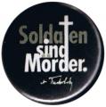 Zum 50mm Button "Soldaten sind Mörder. (Kurt Tucholsky)" für 1,40 € gehen.