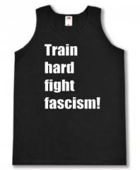 Zum Tanktop "Train hard fight fascism !" für 15,00 € gehen.