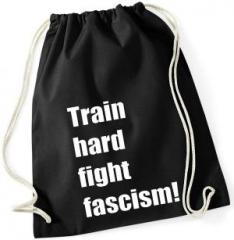 Zum Sportbeutel "Train hard fight fascism !" für 9,00 € gehen.