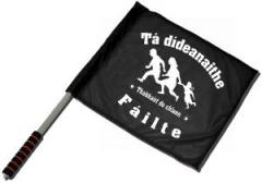 Zum/zur  Fahne / Flagge (ca. 40x35cm) "Tá dídeaenaithe Fáilte - Thabhairt do chlann" für 15,00 € gehen.