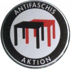 Zum 50mm Button "Antifascis TISCHE Aktion" für 1,40 € gehen.