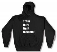 Zum Kapuzen-Pullover "Train hard fight fascism !" für 30,00 € gehen.