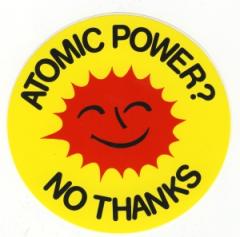 Zum Aufkleber "Atomic Power? No Thanks" für 1,00 € gehen.