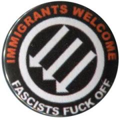 Zum 25mm Button "Immigrants Welcome" für 0,90 € gehen.