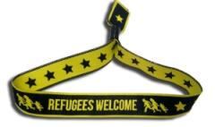 Zum/zur  Stoffarmband "Refugees welcome" für 2,60 € gehen.